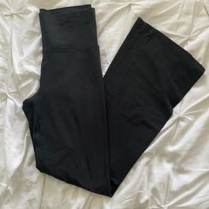 M AERIE Black Flare Yoga pants